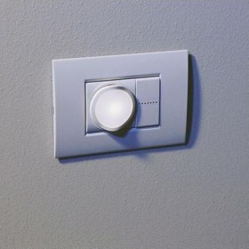 Legrand Φωτιστικό Ασφαλείας Πρίζας 050678