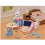 Epoch Sylvanian Families Weekend Travel Set Snow Rabbit Mother Σετ Εκδρομή Σαββατοκύριακου Μαμά Κουνελάκι Του Χιονιού 