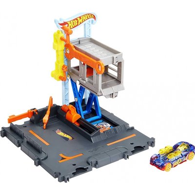 Fisher-Price Hot Wheels City Downtown Tune Up Shop Playset With 1 Hot Wheels Car, Connects To Other Sets And Tracks 