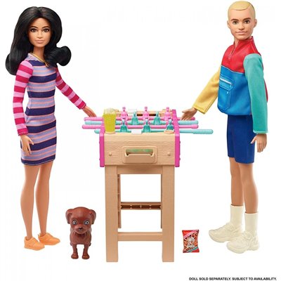 Mattel Barbie Έπιπλα Mini Playset Με Κατοικίδιο Σκυλάκι, Επιτραπέζιο Ποδοσφαιράκι Και Αξεσουάρ 