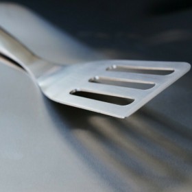 Outdoorchef Τρυπητή Σπάτουλα Grill Ανοξείδωτη 43cmΚωδικός: 14.112.56  Outdoorchef Τρυπητή Σπάτουλα Grill Ανοξείδωτη 43cmΚωδικός: 14.112.56