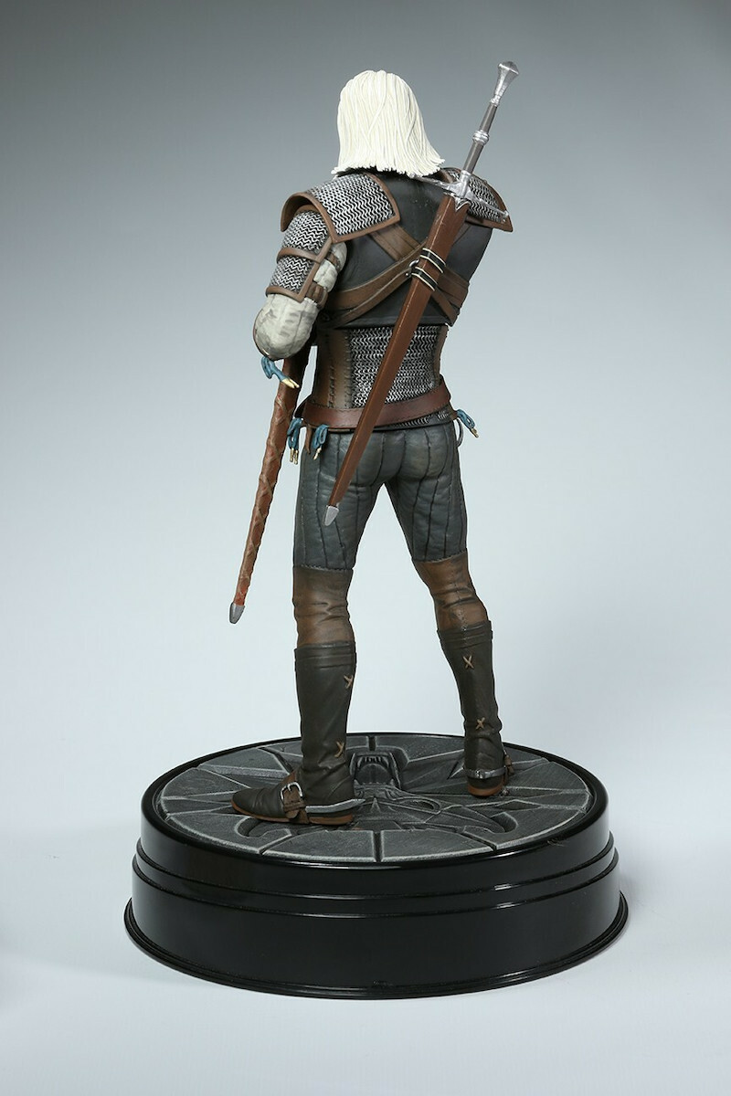 Dark Horse Heart of Stone Geralt Deluxe Statue 24cm (with 2 heads) 24εκ.